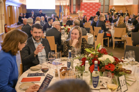 Zum Artikel "Glanzvolles Dinner mit Verleihung der Ehrenmedaillen der FAU WiSo"